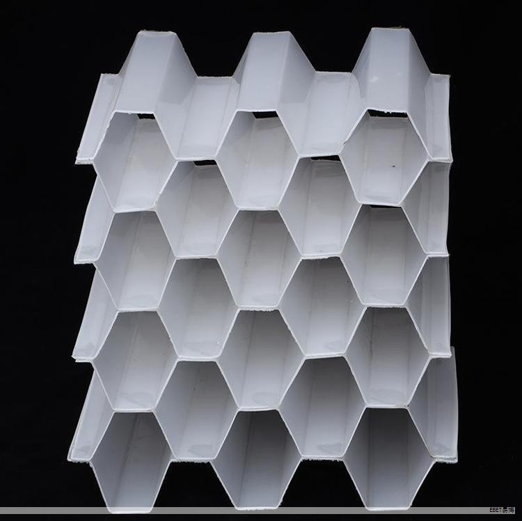 不锈钢复合板是一种以碳钢为基底、覆以不锈钢