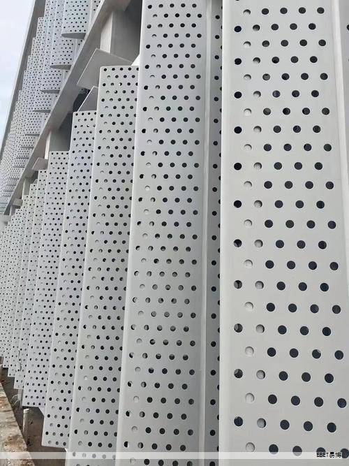 专利要点摘要：申请人山东京鸿新型板业有限公