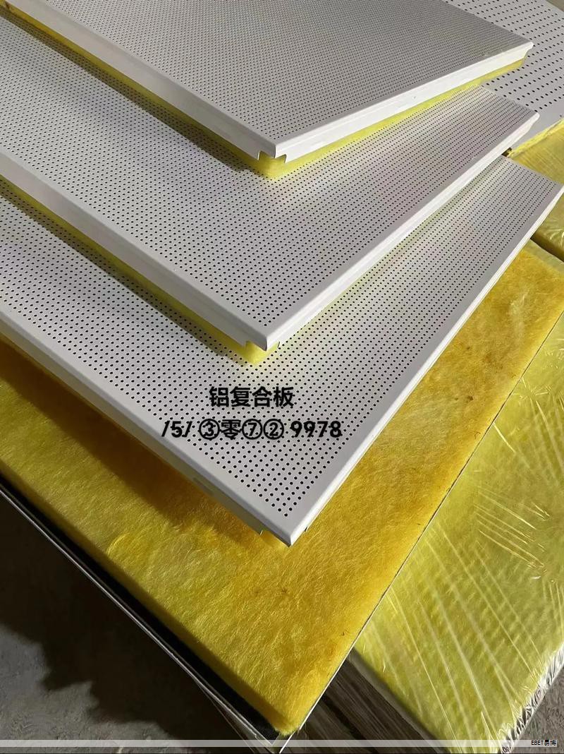 蜂窝铝板是一种由两层薄面板与中间蜂窝芯材组