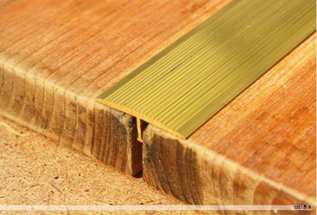 铝单板与铝塑板是常见的装饰材料,在外观、性能与应用领域上各有侧重。以下对两者进行系统对比,并结合实际场景提供选用建议。 铝单板与铝塑板是常见的装饰材料,在外观、性能与应用领域上各有侧重。以下对两者进行系统对比,并结合实际场景提供选用建议。