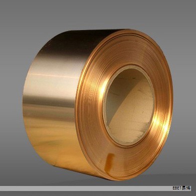 本发明提供一种高导热、轻质的镁/铜合金复合材料及其制备工艺。针对传统材料在导热性能与重量之间的权衡局限,提出通过热轧-热扩散退火的方式,将镁合金与铜板在锡夹层的辅助下实现可靠结合,制得镁/铜复合材料。锡夹层使得在普通加热炉条件下也能实现前后道工序的预热与组合,简化设备条件,提高生产效率与质量控制能力。 本发明提供一种高导热、轻质的镁/铜合金复合材料及其制备工艺。针对传统材料在导热性能与重量之间的权衡局限,提出通过热轧-热扩散退火的方式,将镁合金与铜板在锡夹层的辅助下实现可靠结合,制得镁/铜复合材料。锡夹层使得在普通加热炉条件下也能实现前后道工序的预热与组合,简化设备条件,提高生产效率与质量控制能力。