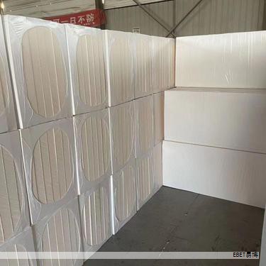 金属复合板是一种前沿建筑材料,由两层或多层金属板与非金属材料共同构成的复合结构。这种组合赋予材料在强度、刚度和稳定性方面的卓越表现,同时具备轻量化特性,广泛应用于现代建筑领域。 金属复合板是一种前沿建筑材料,由两层或多层金属板与非金属材料共同构成的复合结构。这种组合赋予材料在强度、刚度和稳定性方面的卓越表现,同时具备轻量化特性,广泛应用于现代建筑领域。