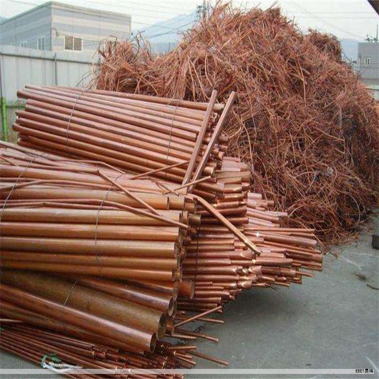 金属幕墙是一种新型建筑幕墙形式，将面材由玻璃改为金属板材，以提升外墙装饰效果与功能性。不同的金属面材带来各自的施工要点与设计要素，因此需针对性地进行方案策划与现场执行。