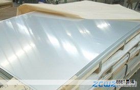 EVA蜂窝防水板以高分子聚合物为基材，具备防水阻隔功能。一面为蜂窝状凸壳结构，凸壳高度分为6mm和8mm，能够有效阻止液体渗透并抑制气体挥发，广泛应用于建筑、交通、地铁、隧道及各类工程施工领域。