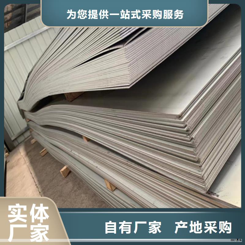 钛锌复合板以钛锌合金板作为面板,背板采用3003H26(H24)铝板作为芯材,通过热压复合工艺制成,是一种新型高档铝塑复合建筑材料。它将钛锌材料的金属质感、表面自修复能力、较长使用寿命与良好可塑性,与复合板材的平整度和抗弯性有机结合,成为现代技艺与传统工艺融合的代表性材料。 钛锌复合板以钛锌合金板作为面板,背板采用3003H26(H24)铝板作为芯材,通过热压复合工艺制成,是一种新型高档铝塑复合建筑材料。它将钛锌材料的金属质感、表面自修复能力、较长使用寿命与良好可塑性,与复合板材的平整度和抗弯性有机结合,成为现代技艺与传统工艺融合的代表性材料。