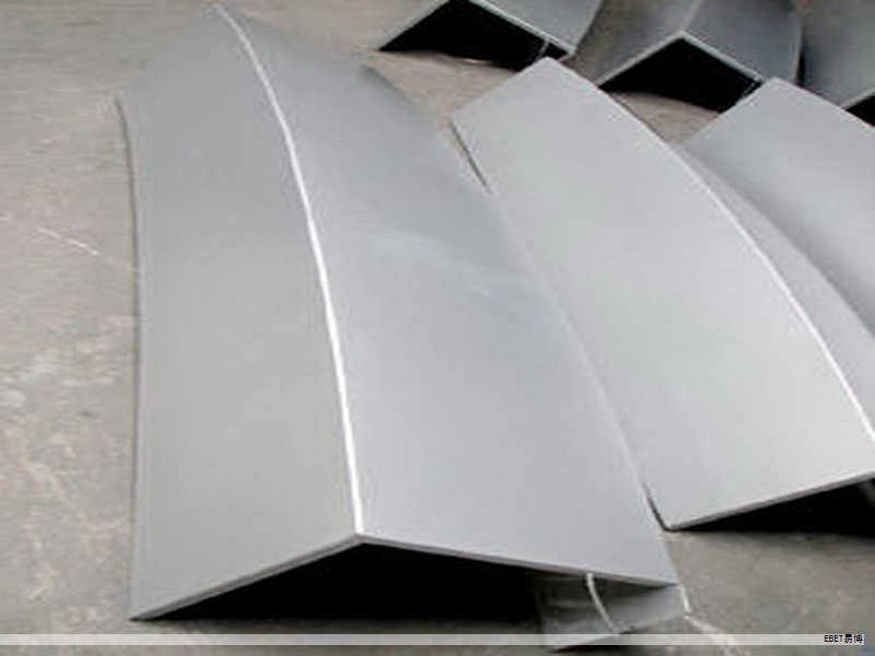 密度板与实木复合板存在显著差异,选材要基于实际需求。下面从原料与工艺、性能与用途、以及选用要点等方面进行梳理,便于大家据此做出更合适的选择。 密度板与实木复合板存在显著差异,选材要基于实际需求。下面从原料与工艺、性能与用途、以及选用要点等方面进行梳理,便于大家据此做出更合适的选择。