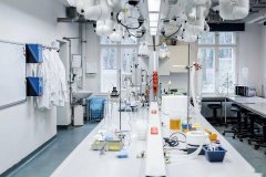 评估其与轧制板材的性能差异