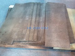 <b>主要承受正应力；中间蜂窝层相当于工字梁的腹</b>