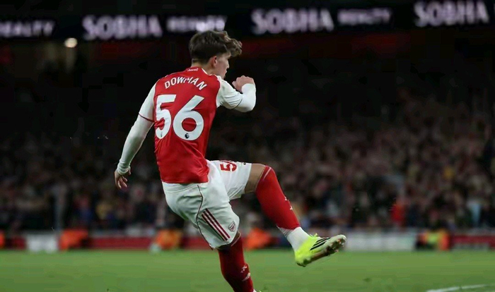 16岁英超神童打破纪录后面临中考挑战