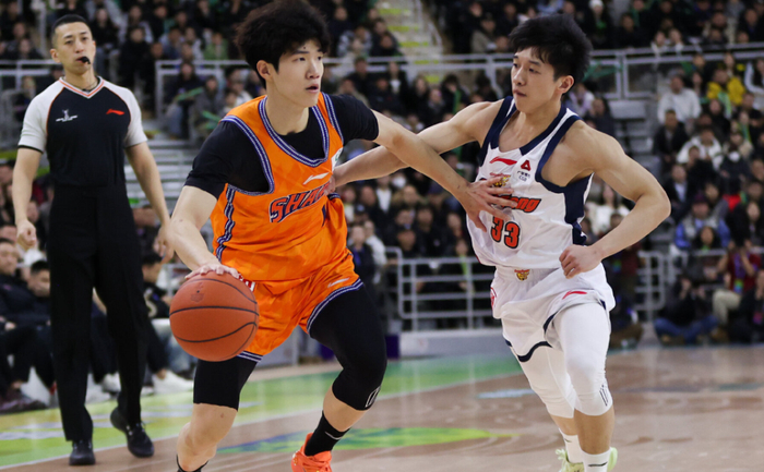 上海男篮轮休主力迎战广东 王哲林状态火热