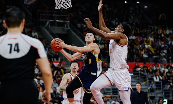 上海男篮轮休主力迎战广东 王哲林状态火热