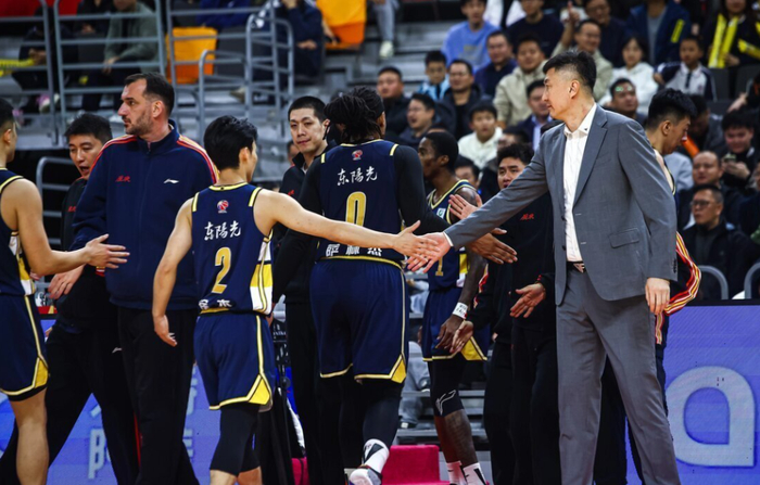 上海男篮轮休主力迎战广东 王哲林状态火热