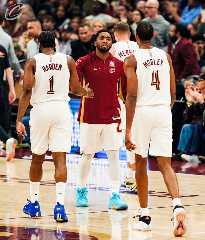 米切尔神级挑战逆转战局 骑士四连胜锁定季后赛